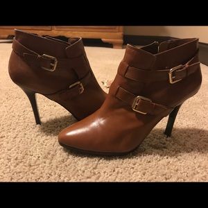 Brown boots small flaws in front see pictures